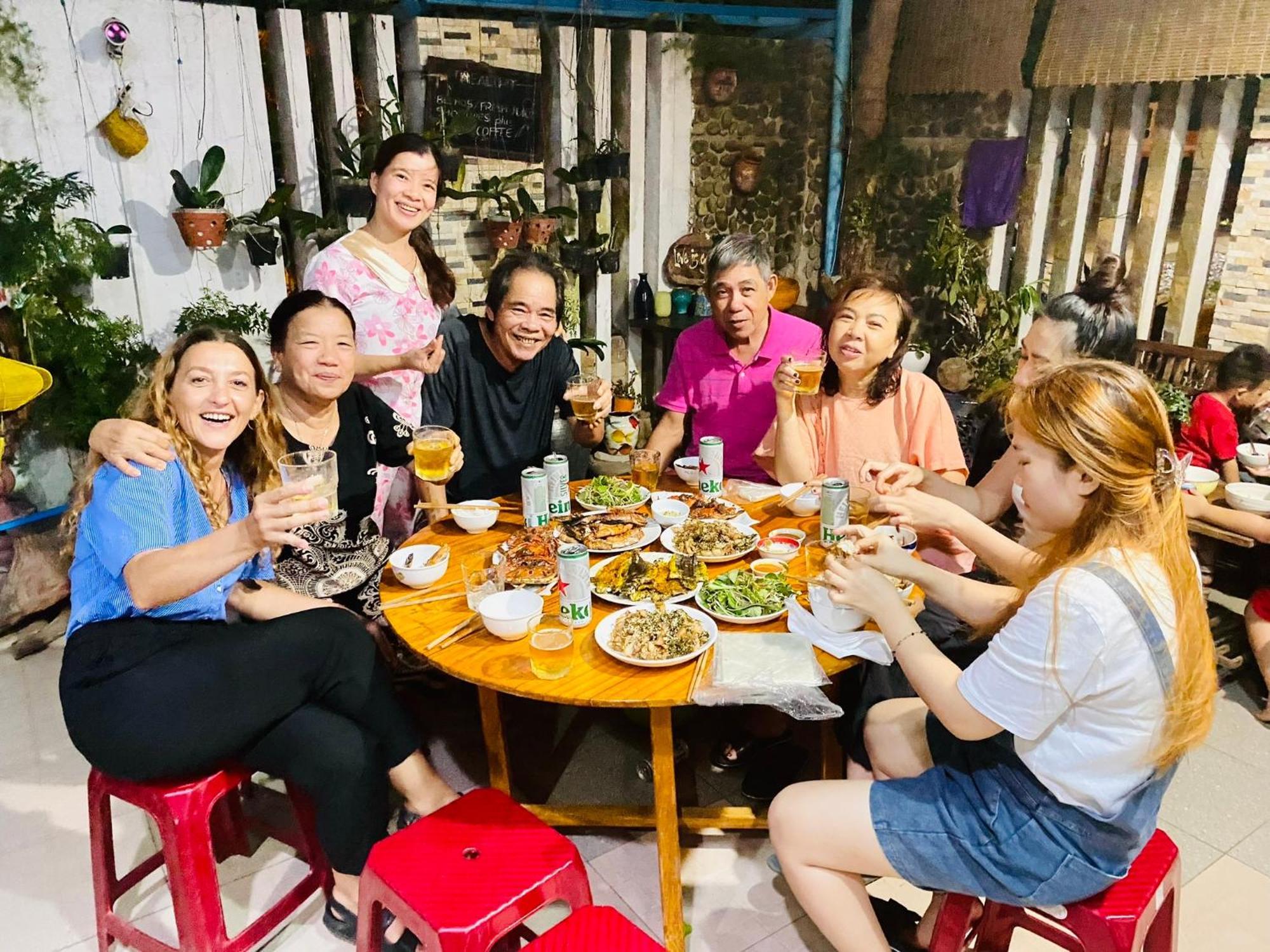 Golden Lantern Tam Thanh Homestay ตามกี่ ภายนอก รูปภาพ