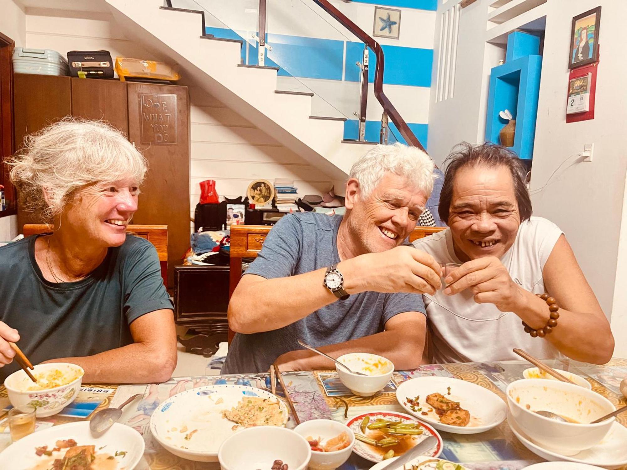 Golden Lantern Tam Thanh Homestay ตามกี่ ภายนอก รูปภาพ